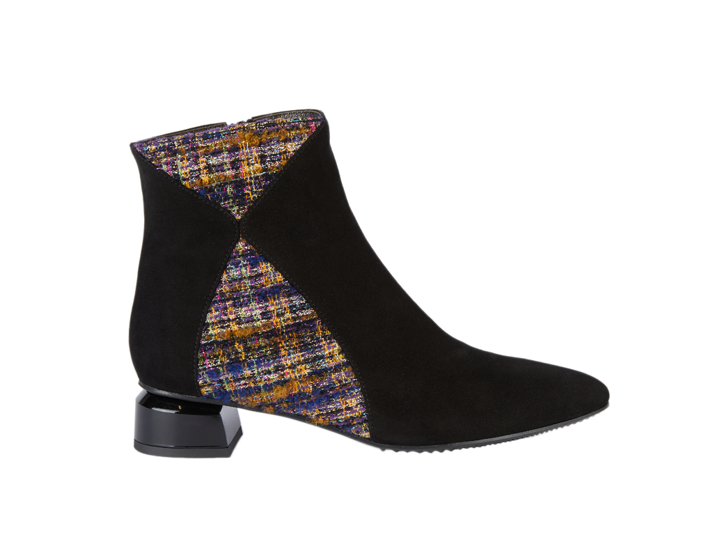 Pointy bootie with colorful pattern