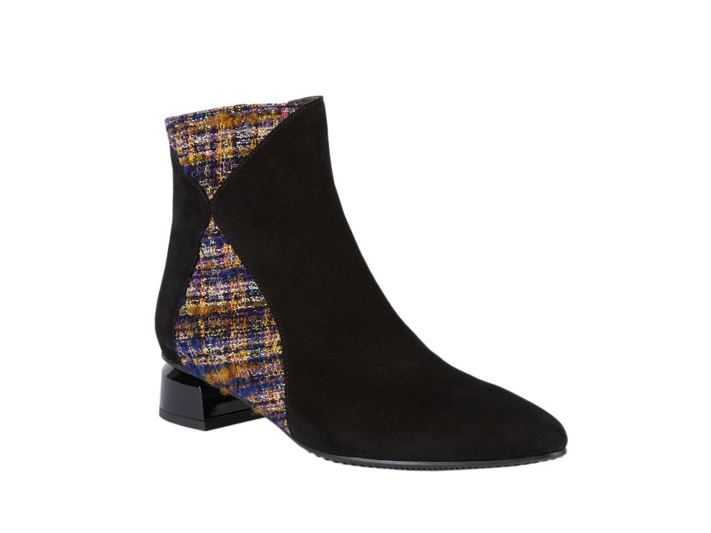 Pointy bootie with colorful pattern